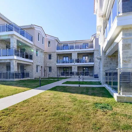 Momento Luxury Walking Distance From The Nikiana