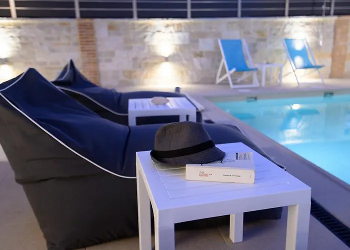 Momento Luxury Walking Distance From The