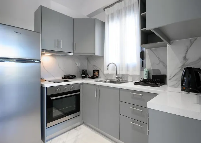 Momento Luxury Walking Distance From The