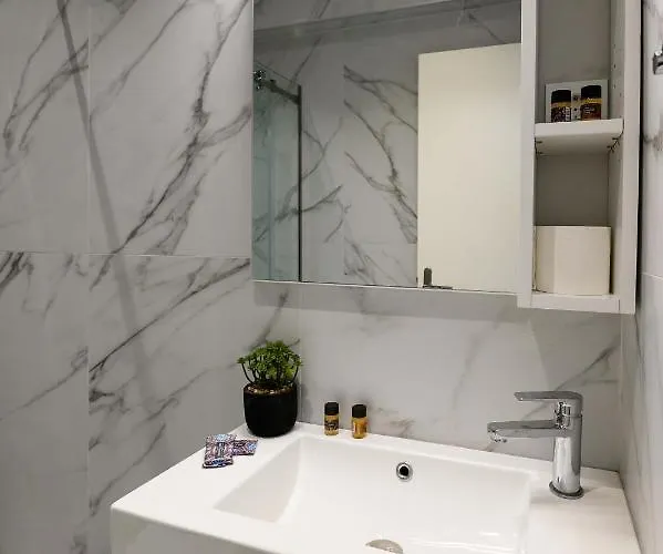 Momento Luxury Walking Distance From The Nikiana