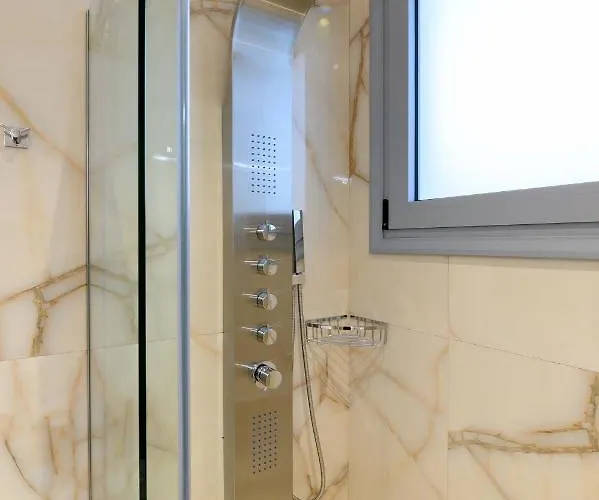 Momento Luxury Walking Distance From The Apartamento Nikiana