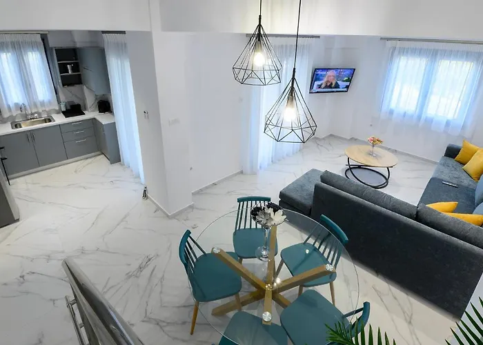 Momento Luxury Walking Distance From The Apartamento Nikiana