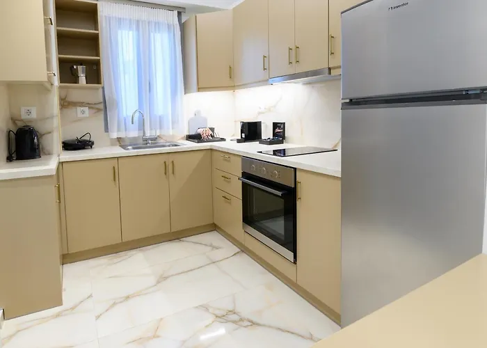 Momento Luxury Walking Distance From The