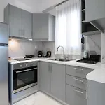 Momento Luxury Walking Distance From The