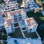 Apartman Momento Luxury Walking Distance From The *