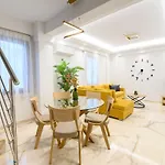 Momento Luxury Walking Distance From The Nikiána