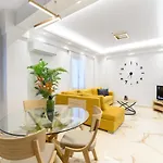 Momento Luxury Walking Distance From The Apartman *