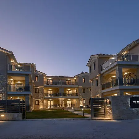 Momento Luxury Walking Distance From The Nikiána