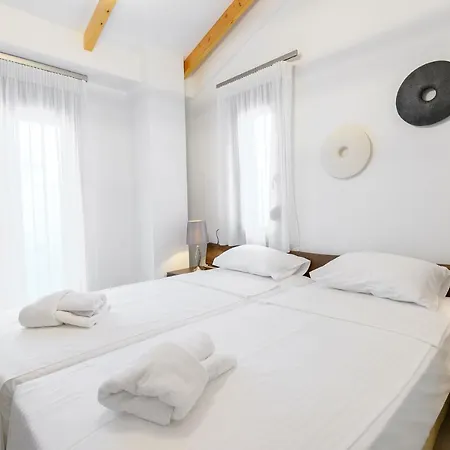 Momento Luxury Walking Distance From The Nikiana