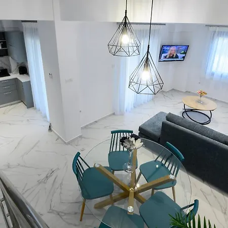 Momento Luxury Walking Distance From The Apartament Nikiana