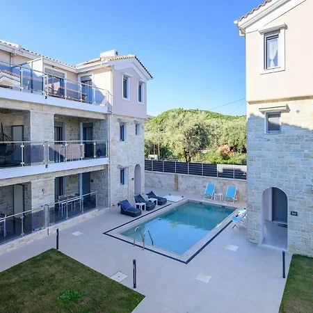 Momento Luxury Walking Distance From The Nikiana