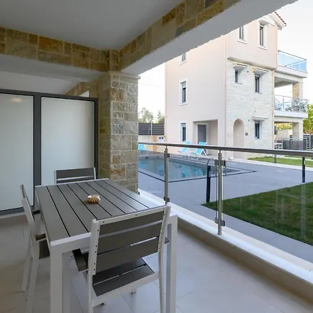 Momento Luxury Walking Distance From The * Nikiana