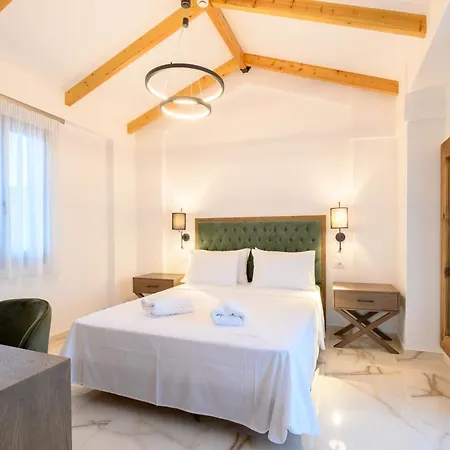 Momento Luxury Walking Distance From The