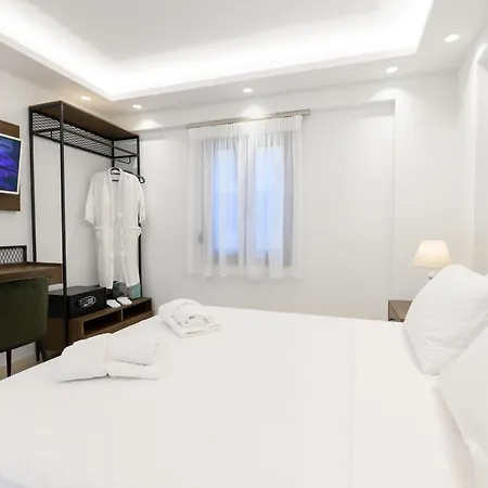 Momento Luxury Walking Distance From The